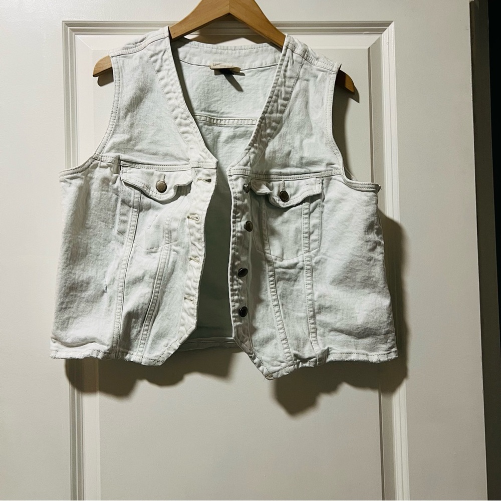 Universal Thread Women’s Distressed Ripped Denim White Vest Size XL Buttons - Picture 4 of 11